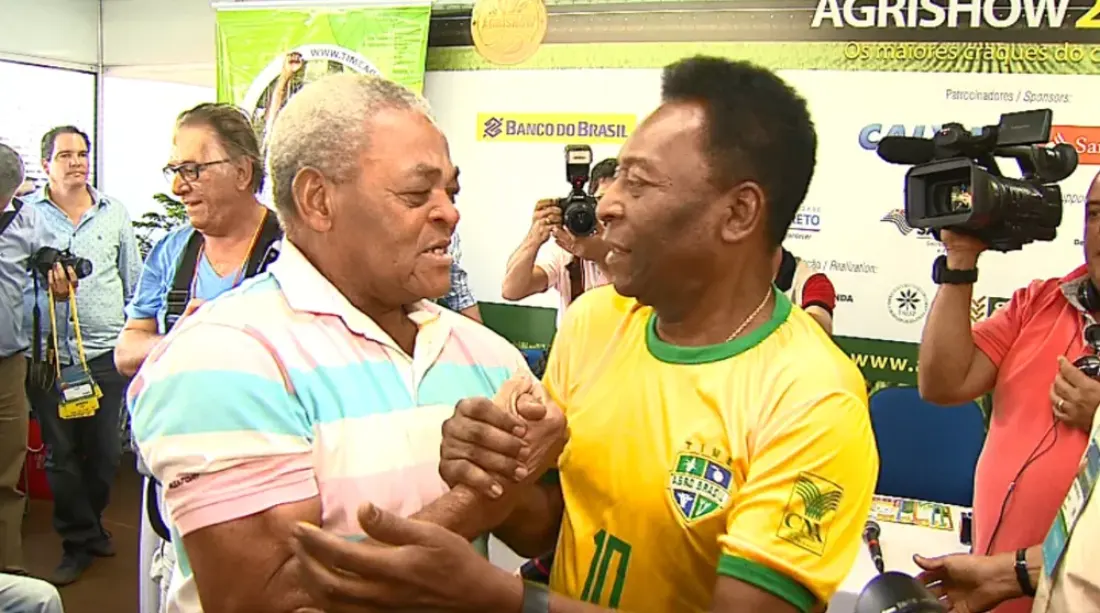 Píter reencontra Pelé em evento, anos depois